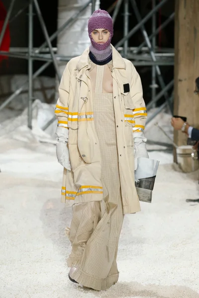 Look 15